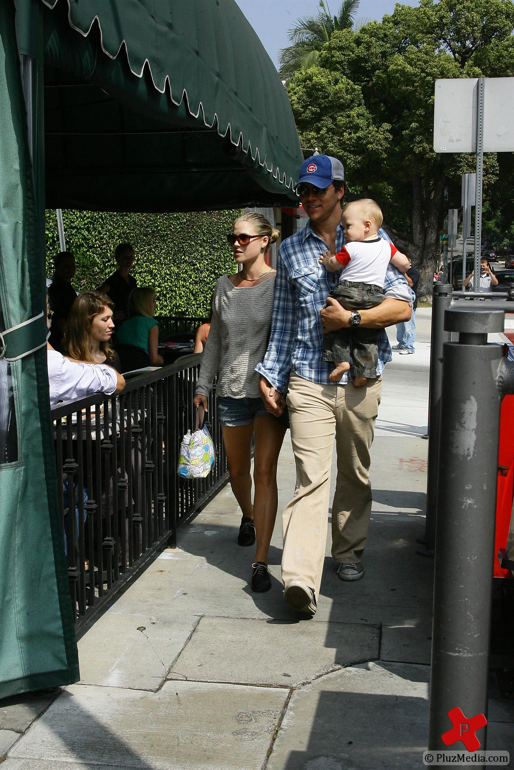 Ali Larter with husband Hayes MacArthur leaving Hugo's restaurant photos | Picture 77079